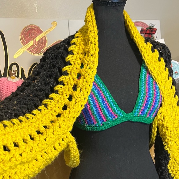 SOLD - Crocheted Cropped shrug Black & Yellow chunky Steelers Football - Picture 8 of 13